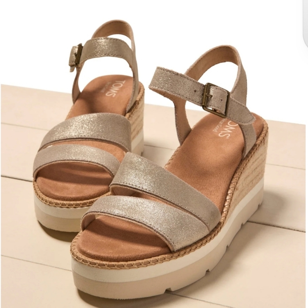 TOMS Women's Darya Sandals ▪︎ Champagne Metallic Suede ▪︎ 9.5